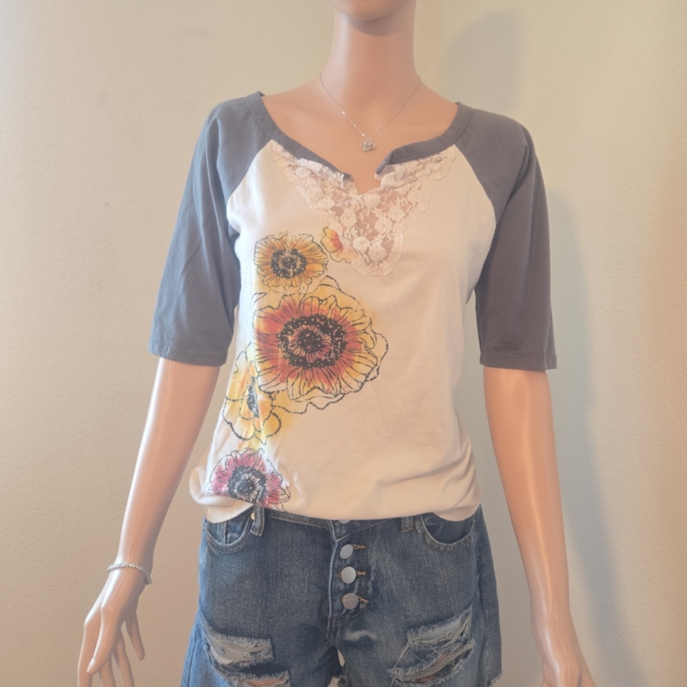 SoSik 3/4 sleeve lace & floral top
